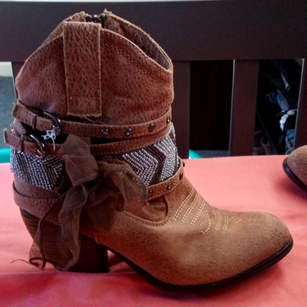 "Not Rated" brand name ankle length women's brown suede Cowboy boots size 7